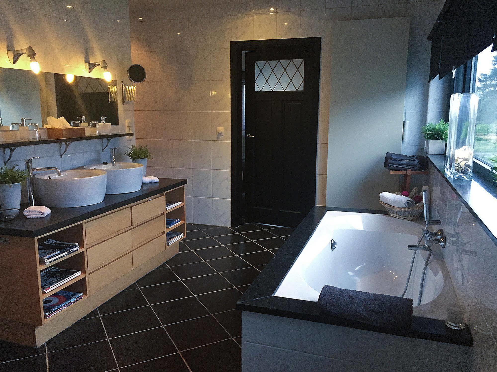 B&B Montenakerhof Римст Экстерьер фото
